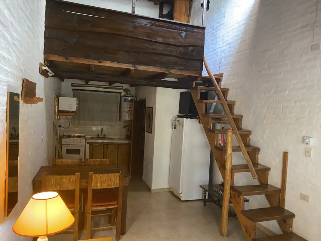Cabaña 3 personas con entrepisio-Cocina-comedor