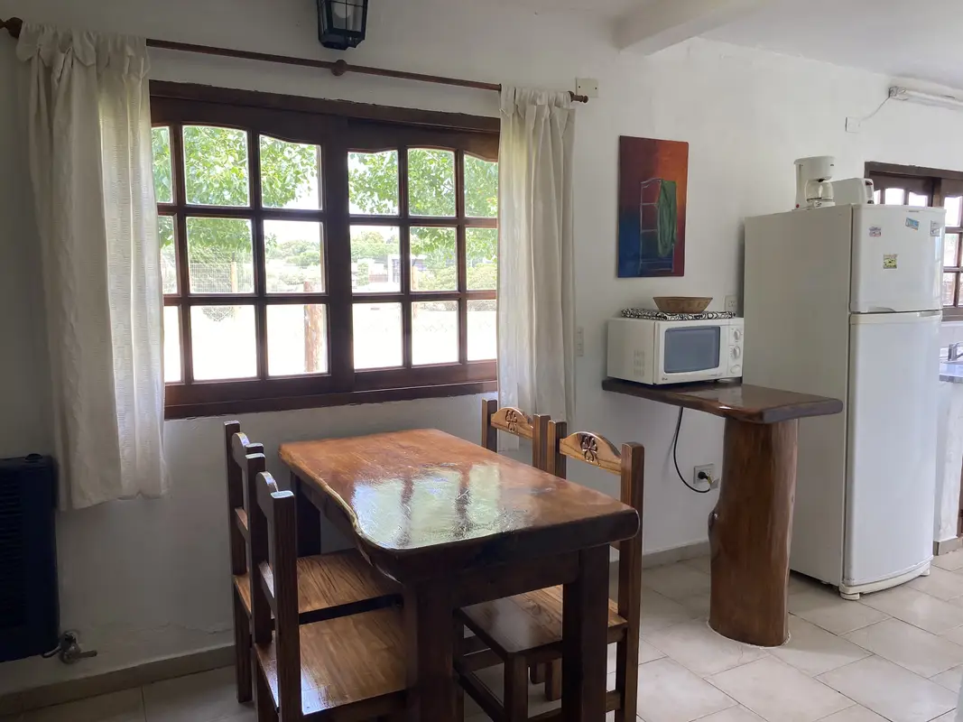 Cabaña Plus para 4 personas-comedor-.